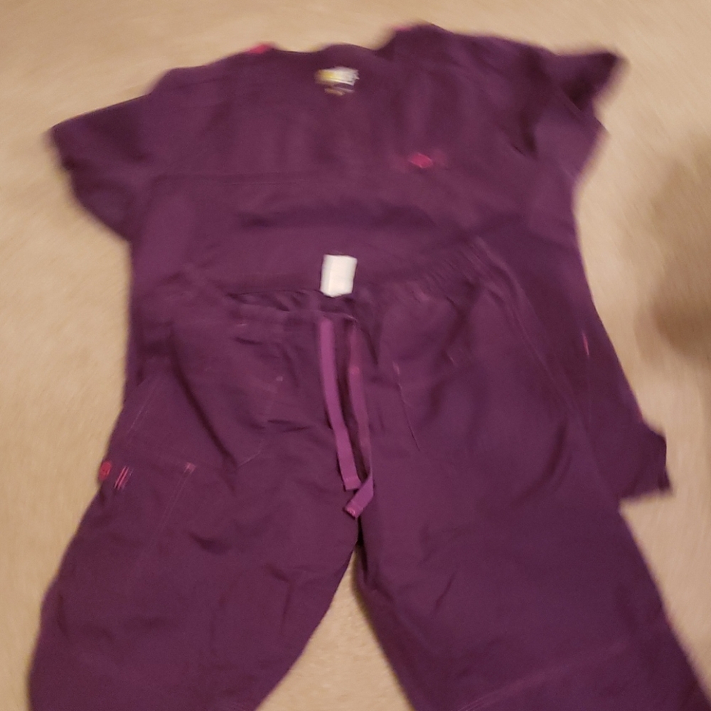 Scrub set
